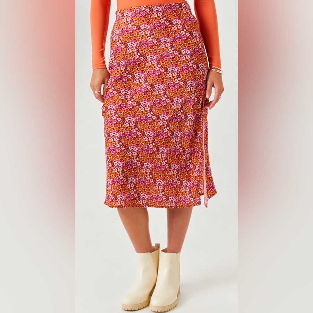 NWT Francesca’s Floral Satin Mid Skirt